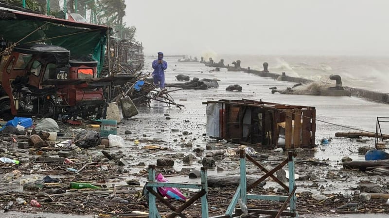 Supertajfun Ragasa: Řítí se na Čínu a Filipíny. Lidé se masově evakuují, ruší se stovky letů