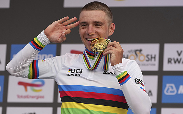 Vše nejlepší, Tadeji! S láskou Remco. Poražený Pogačar: Nemůžu se rozmazlit