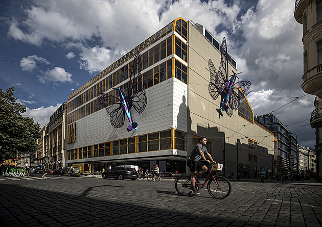 Místo nákupu zábava. Obchodní domy v centrech měst se mění k nepoznání