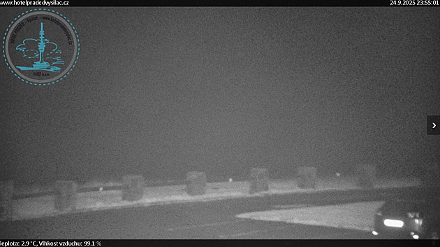 Na horách napadl první sníh, bílá pokrývka zahalila Praděd a Sněžku