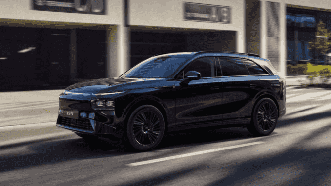 Slabiny elektromobilů pomalu mizí: Nový Xpeng G9 nabijete na další stovky kilometrů jen za 12 minut