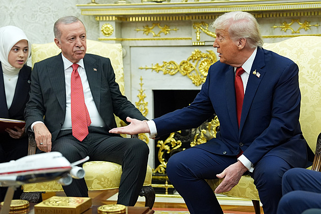 „Je to tvrďák.“ Trump nabízí Erdoganovi F-35, pokud přestane kupovat ruskou ropu