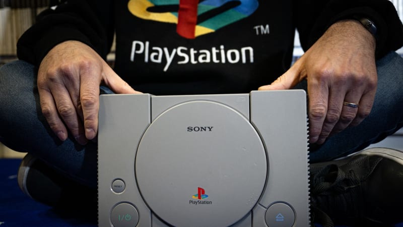 PlayStation slaví 30 let: Za úspěchem stojí šílený Ken i podpásovka od konkurenčního Nintenda