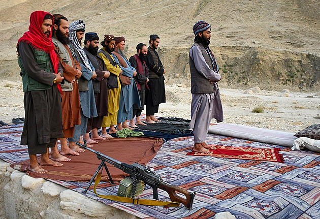 Tálibán kvůli „šíření neřesti“ vypnul internet. Ruší se lety, obchoduje se po telefonu