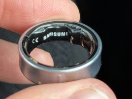 Uživateli se na prstu nafoukl Galaxy Ring, místo odletu skončil v nemocnici