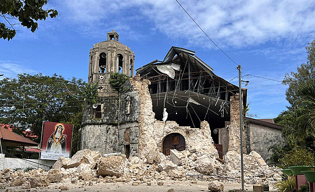 Desítky obětí, zřícené domy. Filipíny zasáhlo zemětřesení o síle 6,9