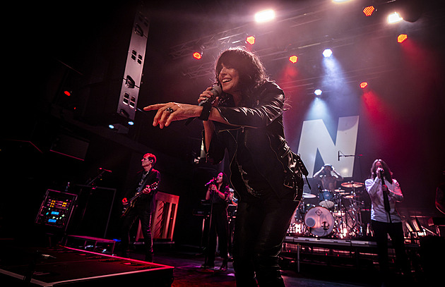 RECENZE: 99 balónků a punk. Zpěvačka Nena roztančila a rozjařila i otrlé metalisty