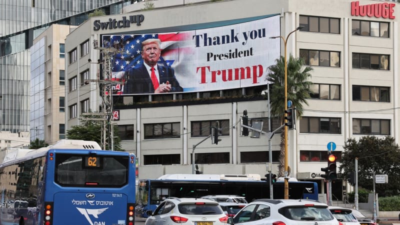 Svět chválí Trumpovu dohodu: Slibuje návrat rukojmích i naději na mír. V čem může být háček?