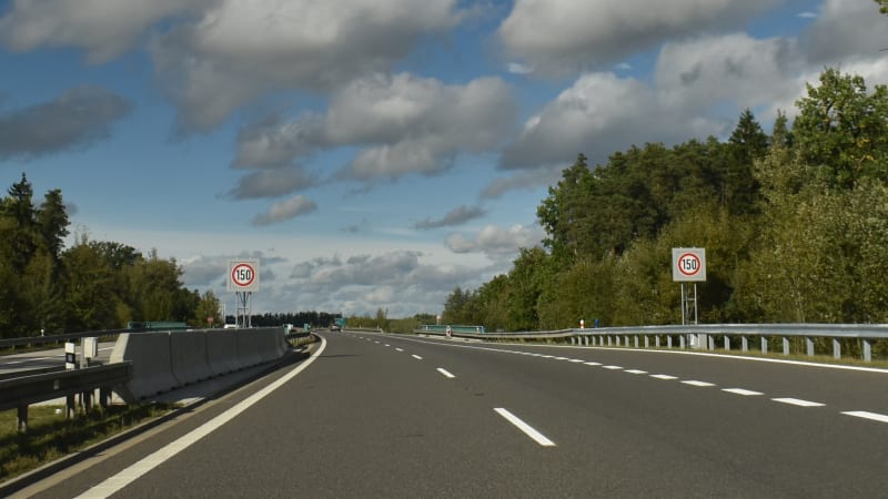 Na dálnici 150 km/h? Rychlost na D3 ovlivňuje několik faktorů. Ploužili jsme se i osmdesátkou