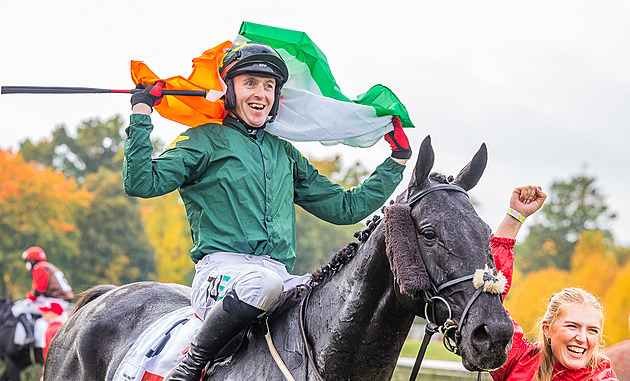 Velkou pardubickou po třiceti letech vyhrál zahraniční kůň, irský Stumptown