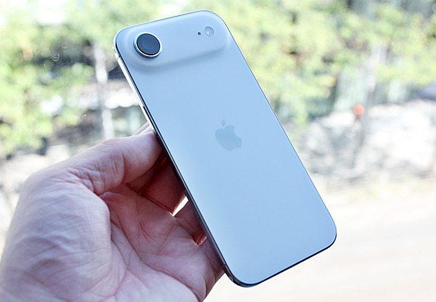 Lidé se ho bojí, přitom je to pecka. Test Apple iPhone Air