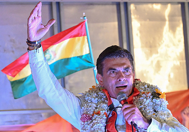 Dvě desetiletí vlády levice v Bolívii končí. Ve volbě prezidenta zvítězil centrista Paz
