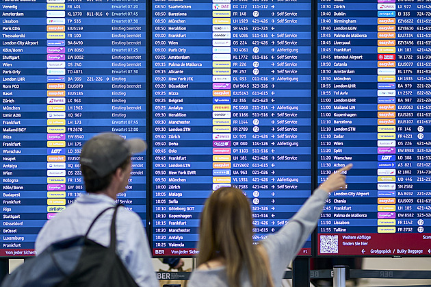 EU se pře o práva cestujících, řeší se zpoždění i kufr v ceně letenky