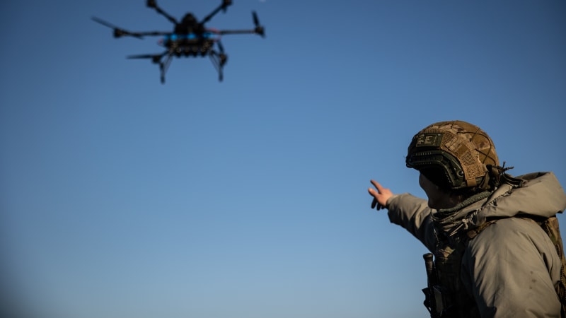 Zničili jsme 98 ukrajinských dronů, tvrdí Rusko. Šest jich mířilo na Moskvu