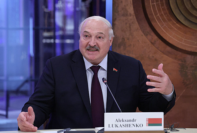 Lukašenko si v Rusku buduje pevnost. Zachytí drony, obepne ji ocelový plot