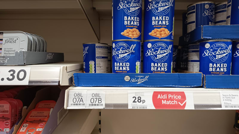 Maso za 61 korun a fazole za 8. Britské supermarkety jsou i pro chudé, ty české ne