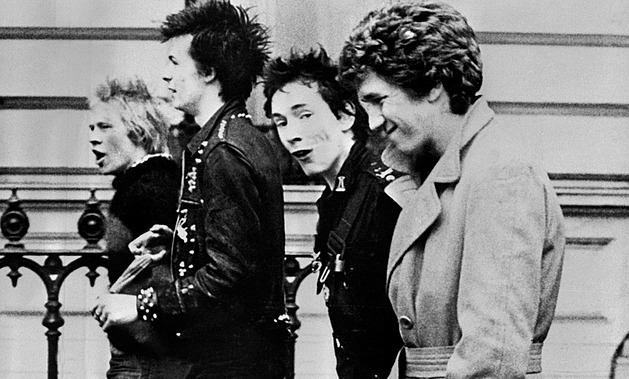 Před 50 lety se Sex Pistols servali na pódiu a změnili tak navždy hudební scénu