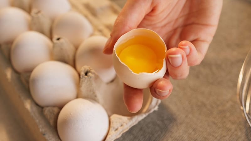 Štědrovečerní večeři prodraží nejdražší vejce v historii. Co stojí za stále vyšší cenou?