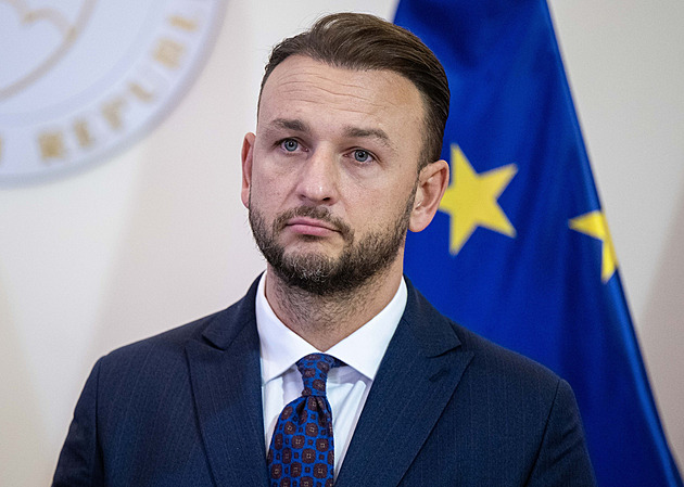 Mírový plán pro Kyjev nemá od mnichovské dohody daleko, zamyslel se Ficův ministr