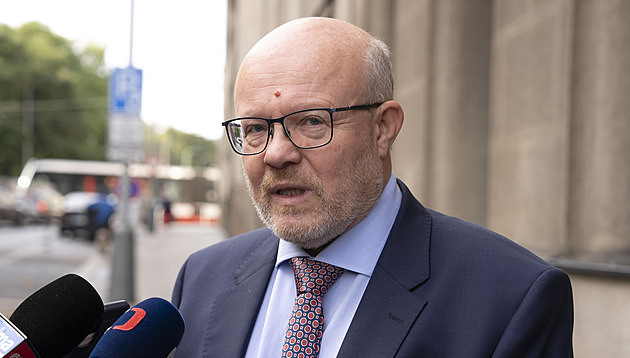 Ministr Válek bilancuje. Mezi priority patřila depolitizace zdravotnictví, řekl