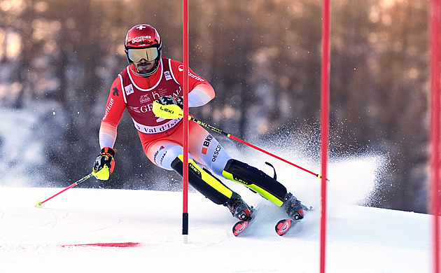 Meillard útočí ve Val d'Isere na další triumf, po prvním kole vede slalom