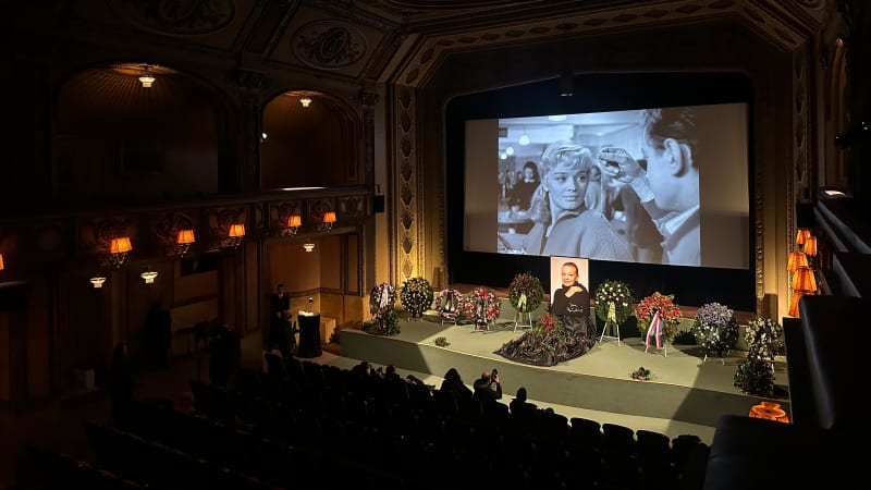 Poslední rozloučení s Brejchovou: Dorazili Geislerová i Vyskočil. Kepka vzpomínal na Arabelu