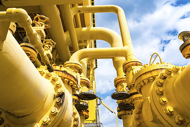 Maďarsko uvolní 250 tisíc tun ropy z rezerv, přednostně je získá firma MOL