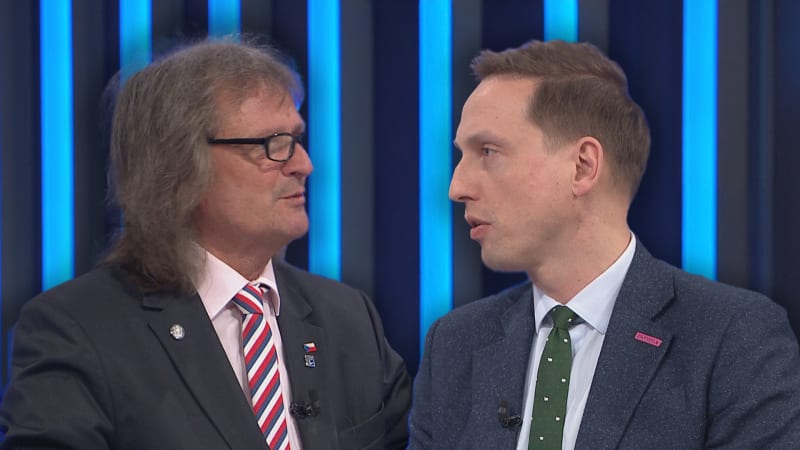 Ševčík o iniciativě: Munice Ukrajině se platila dvakrát. Přišlo Whatsappem? ptal se Dvořák