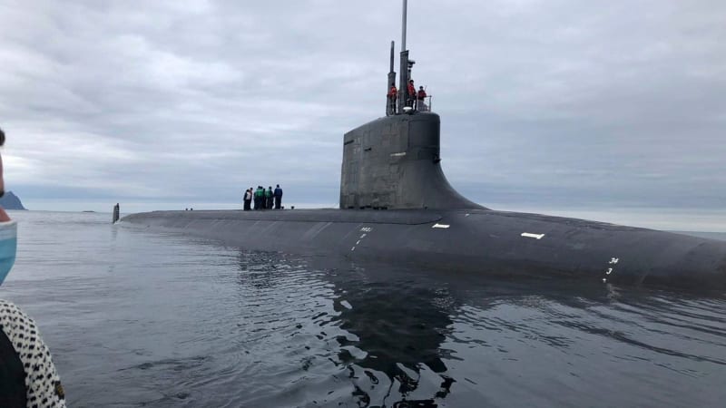 Vyhráváme, oznámil Pentagon. Američané potopili strategickou válečnou loď Íránu