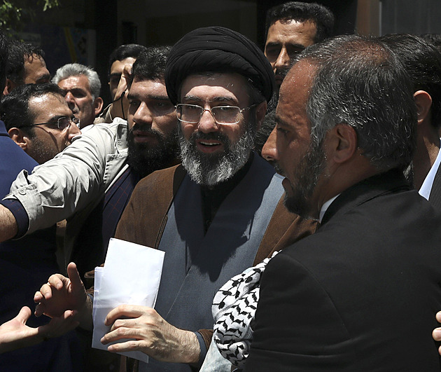 Nový vůdce Íránu Chameneí byl podle Izraelců zraněn. Putin za ním stojí