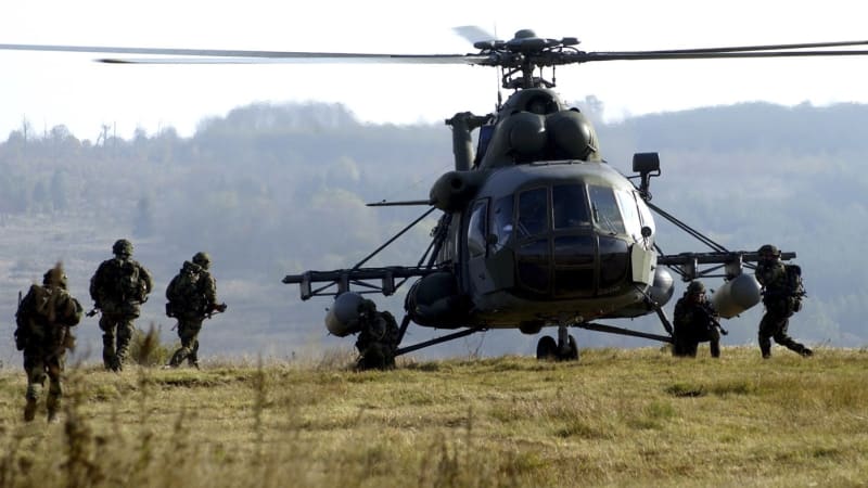 Neštěstí v Doupově. Ve výcvikovém prostoru zemřel český voják, policie naznačila příčinu