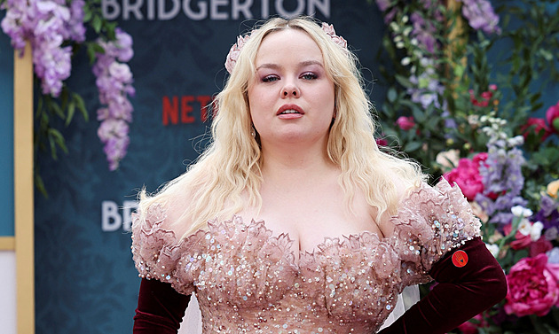 Hvězda Bridgertonových odmítá nálepku plus size. Komentáře jejího těla ji rozčilují