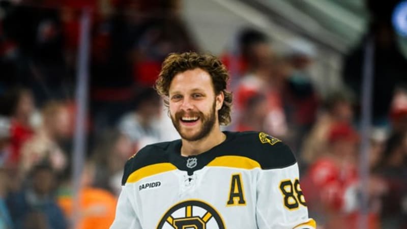 David Pastrňák se stal dvojnásobným otcem. Pohlaví miminka prozradil hokejistův trenér