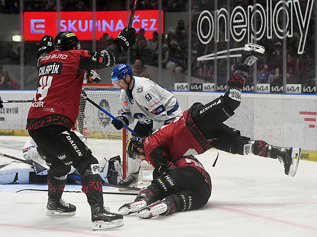 Sparta dál žije. Porazila Kladno a srovnala sérii. Brno proměnilo mečbol, Motor končí