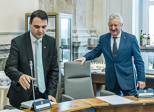 Výdaje na obranu lze zvýšit, vláda ale nechce, tvrdí experti