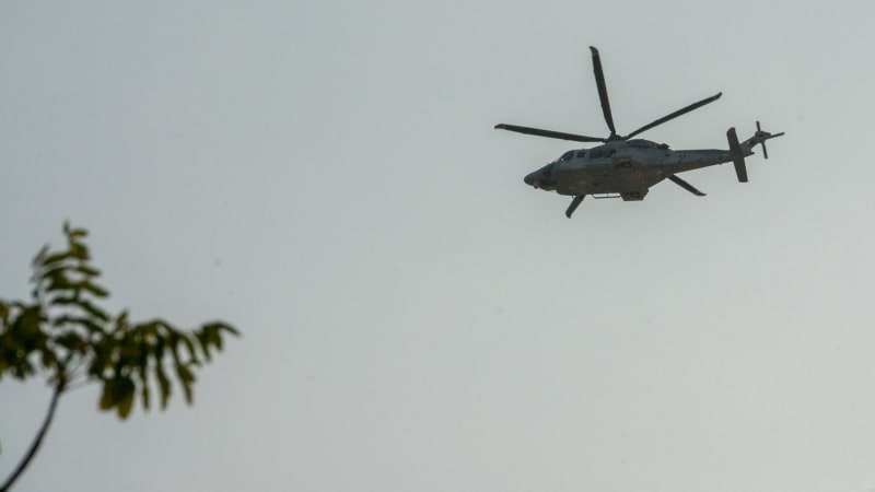 Vojenský vrtulník se v Kataru zřítil do moře. Šest lidí zemřelo, po sedmém se stále pátrá