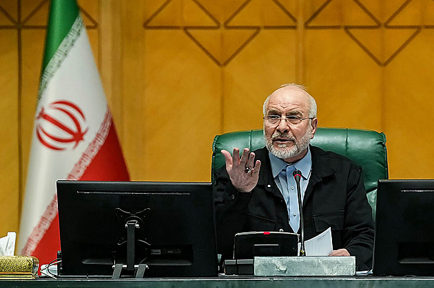 Jestřáb i pragmatik. Kdo je Íránec, kterého si Trump vybral jako svého člověka