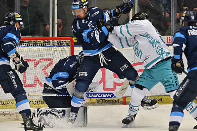 ONLINE: Liberec zvyšuje náskok a míří za výhrou, Třinec proti Hradci získal mečbol