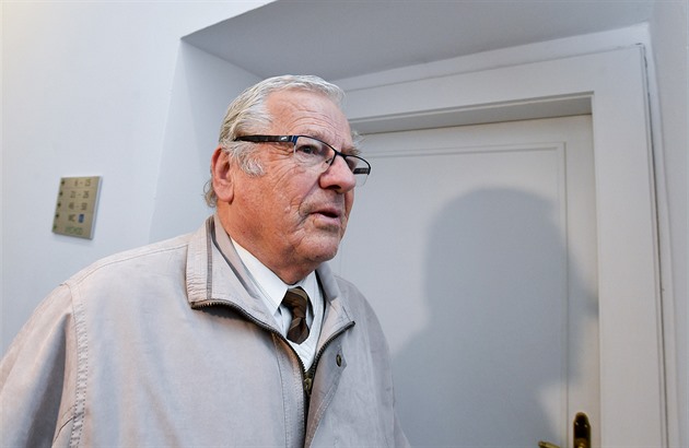 Exdůstojníky StB soudí za šikanu chartisty. Stíhat seniory je otřesné, čílí se jeden