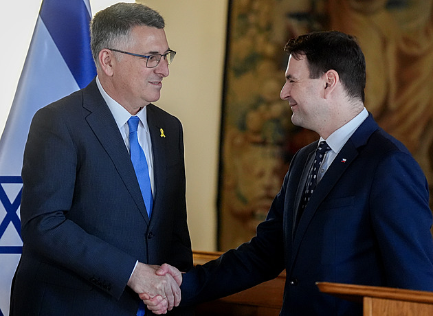 Připomínka historie i aktuální podpora. Ministr Macinka míří do Izraele