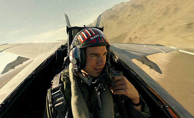 Tom Cruise se vrátí jako letecké eso Maverick. Paramount potvrdil Top Gun 3