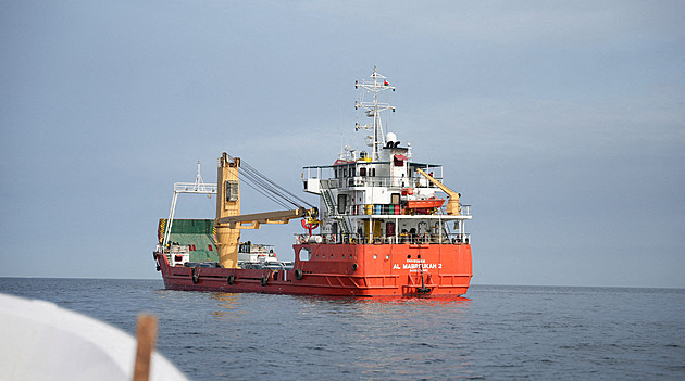 Otevření Hormuzu nevydrželo ani den. Írán ho kvůli blokádě USA znovu uzavřel