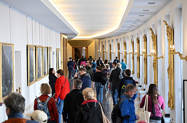 Rekordní zájem. Sály a zahrady Pražského hradu přilákaly tisíce lidí