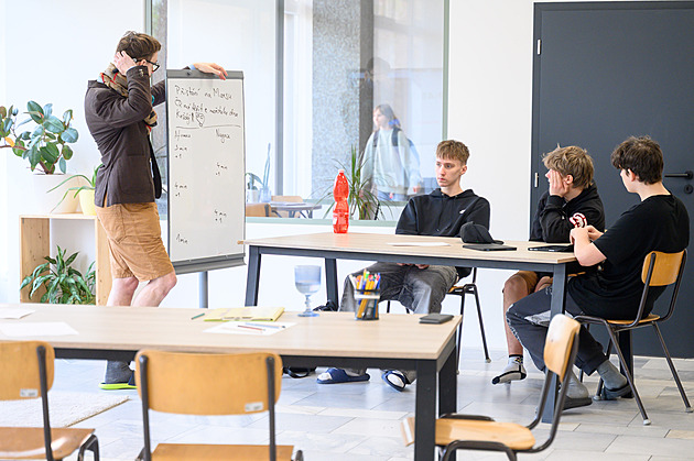 Ve Zlíně funguje základní škola bez tříd a lavic, místo učitelů jsou tu průvodci