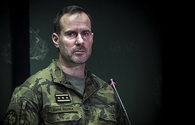Kdo nahradí Řehku? Známe čtyři muže, kteří mohou stát v čele armády