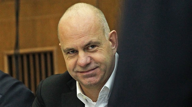 Soud s lobbistou Dědicem začíná nanovo. Předseda senátu přečte tři tisíce stran spisu
