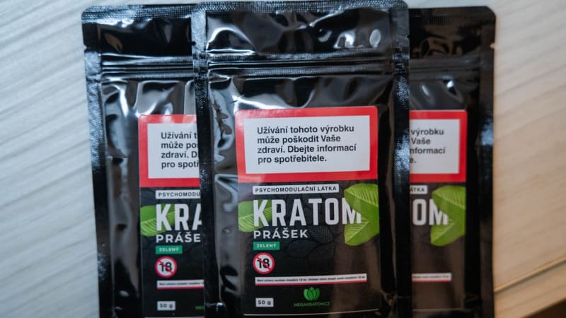 Policie tvrdě zasáhla kvůli nelegálnímu CBD a kratomu. Vláda chystá i nový zákon