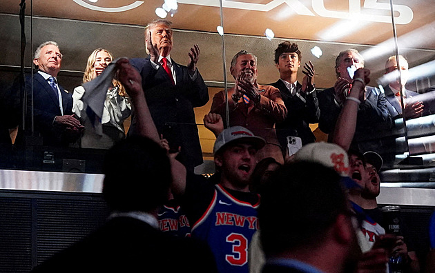 Trump byl na finále NBA, Knicks mu radost neudělali. San Antonio se vrací do hry