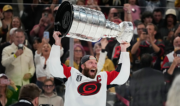 Nenávidí proti němu hrát! Šampion Staal lámal rekordy NHL a napodobil bratra