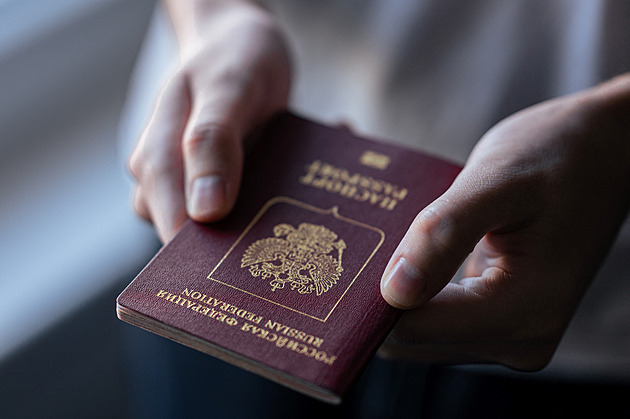Srbsko ve velkém dává občanství Rusům. Ti pak bez víz snadno pronikají do EU